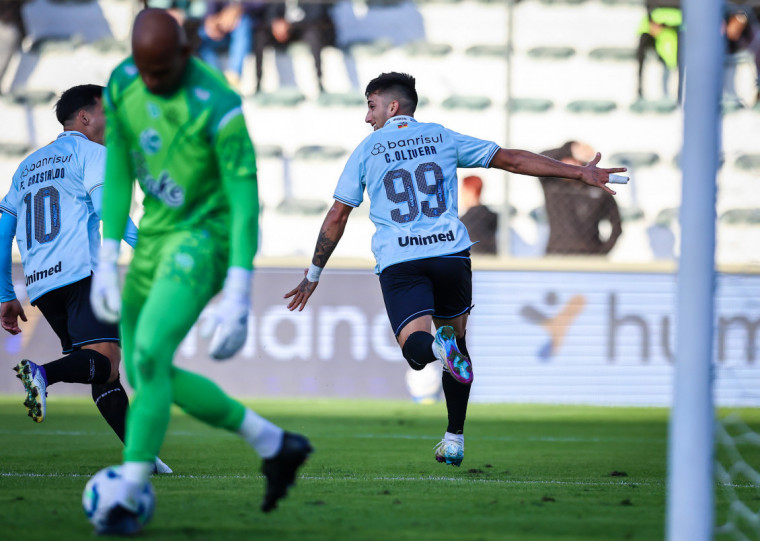 Kike Olivera foi o responsável pelo segundo gol gremista 
