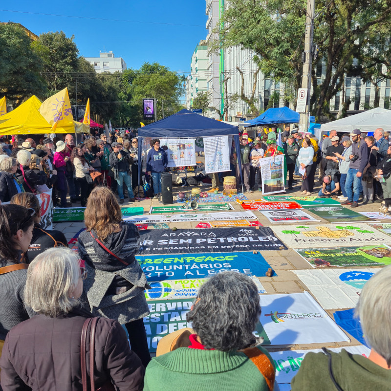 No Parque da Reden&ccedil;&atilde;o, ato reuniu ativistas, estudantes e pol&iacute;ticos na frente do Monumento ao Expedicion&aacute;rio  | Agapan/Divulga&ccedil;&atilde;o/JC