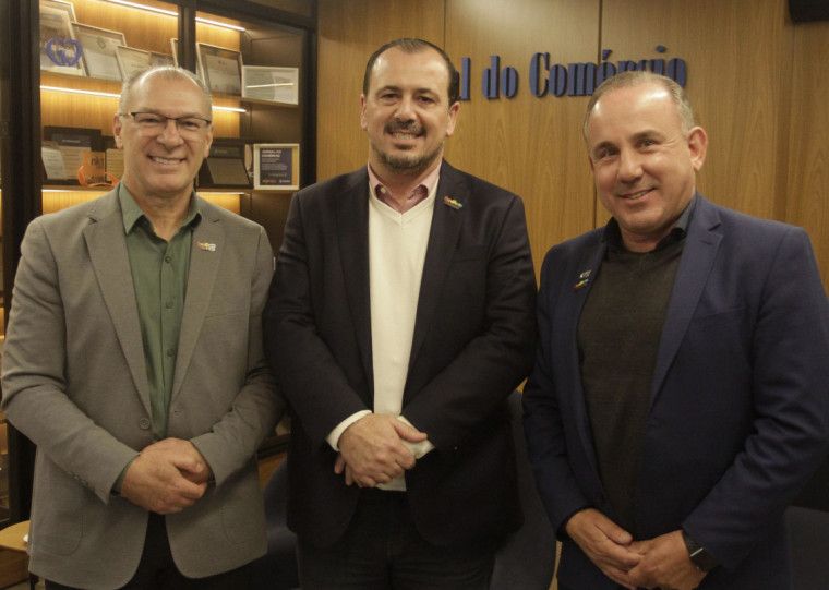 Diretor-geral da 33ª ExpoBento, César Anderle, o Coordenador do Comitê da Fenavinho, Alexandre Miolo e o Presidente do CIC, Carlos Lazzari, visitaram o JC na última segunda (2)
