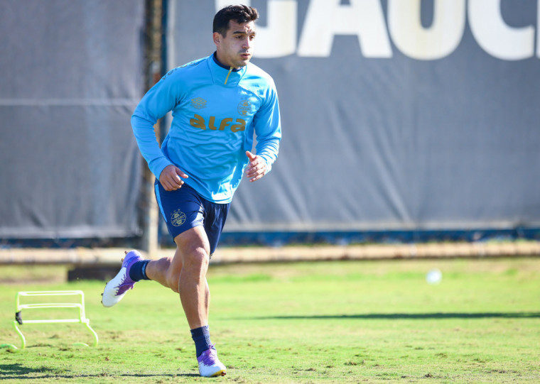 Meia Cristaldo ganha aval do treinador para evoluir no time 