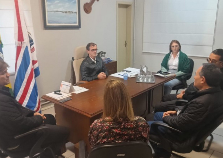 Licença de instalação de mina de titânio foi comunicada pela Rio Grande Mineração em reunião com o prefeito de São José do Norte, Neromar Guimarães (c)