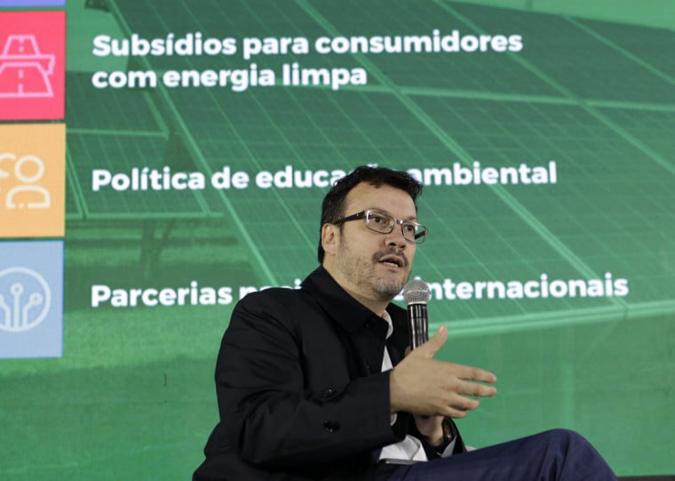 A solução visualizada pelo chefe da Casa Civil, Artur Lemos, é "a atuação conjunta (desses municípios) para que se consiga 'parceirizar' (os serviços de água e esgoto)"