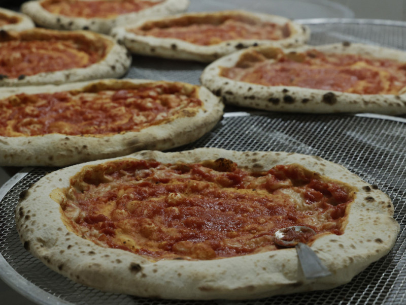 As pizzas s&atilde;o produzidas com insumos importados Foto: T&Acirc;NIA MEINERZ/JC