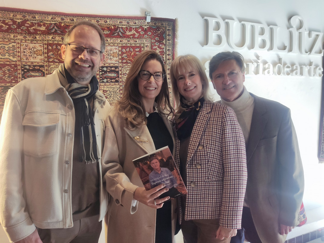 Jefferson Becker, Luciana Botta, Cl&aacute;udia Bublitz e Nicholas&nbsp;Bublitz no lan&ccedil;amento do livro Tapetes Orientais no Brasil | TATIANA CSORDAS/DIVULGA&Ccedil;&Atilde;O/JC