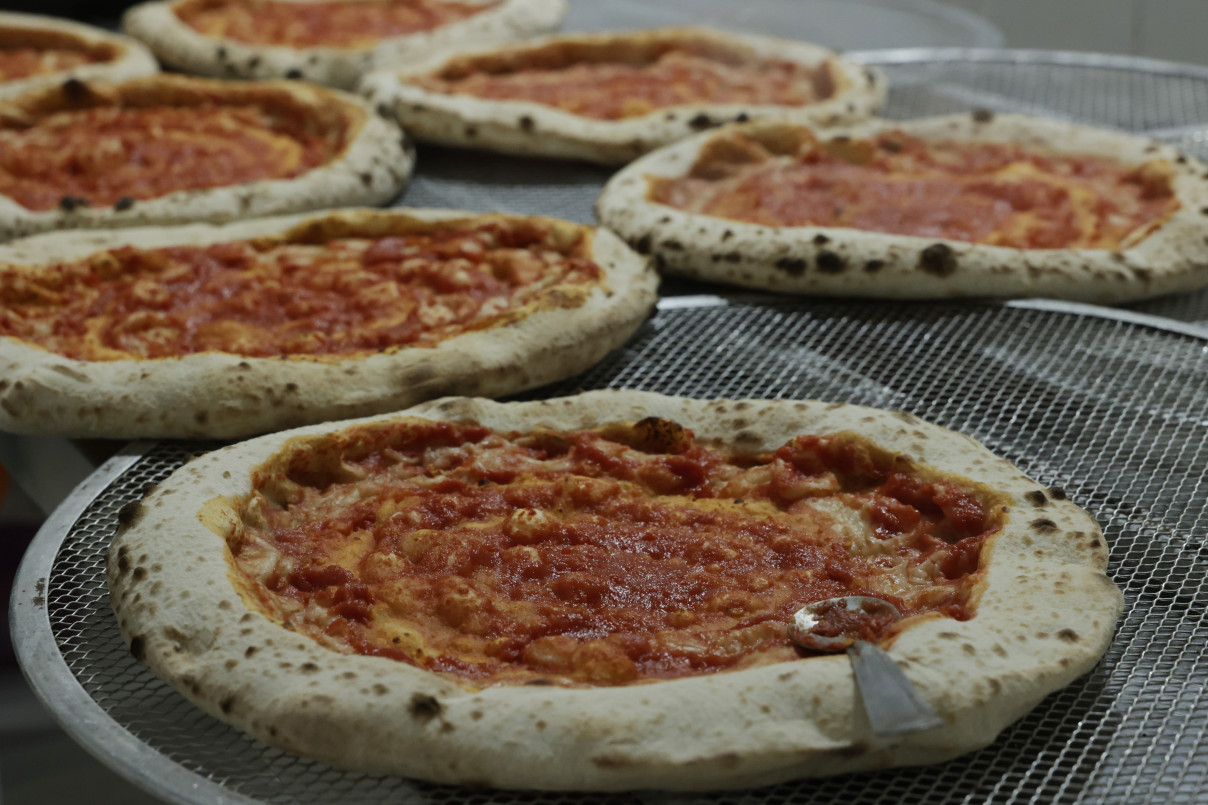 As pizzas são produzidas com insumos importados | TÂNIA MEINERZ/JC