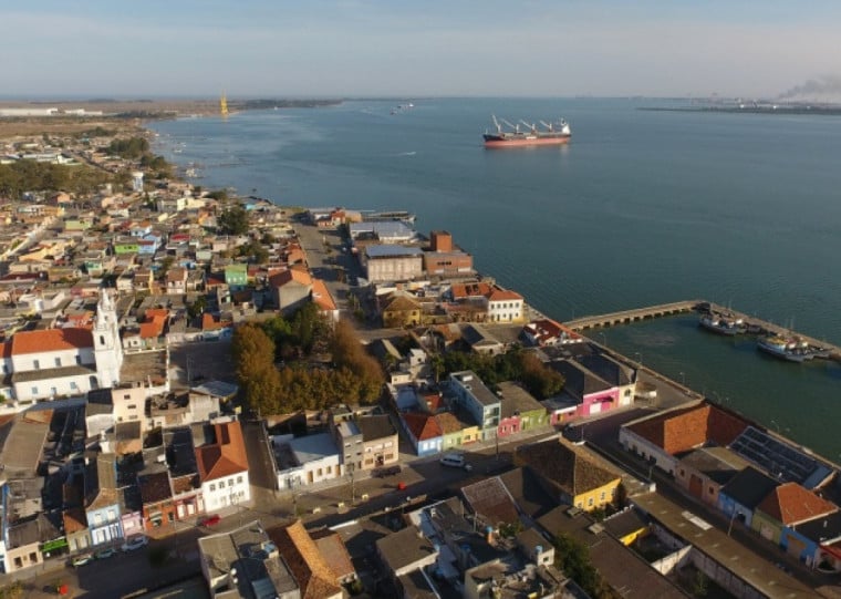 Em São José do Norte, há variações anuais devido à força do polo naval, que funciona conforme a demanda por novas embarcações