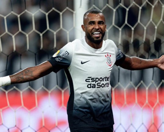 Acertado com Alex Santana como novo reforço, Grêmio retoma as atividades