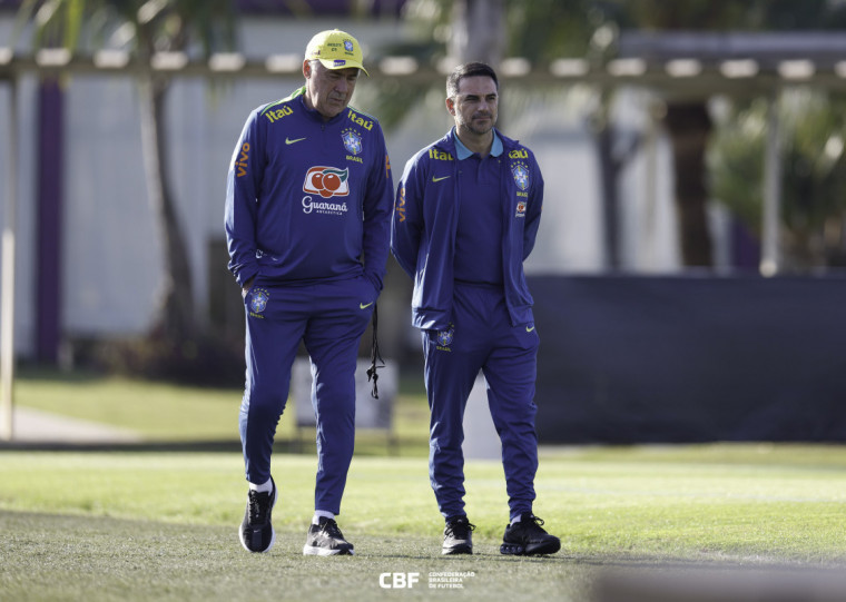 Partida marca a estreia do técnico italiano Carlo Ancelotti pela seleção 