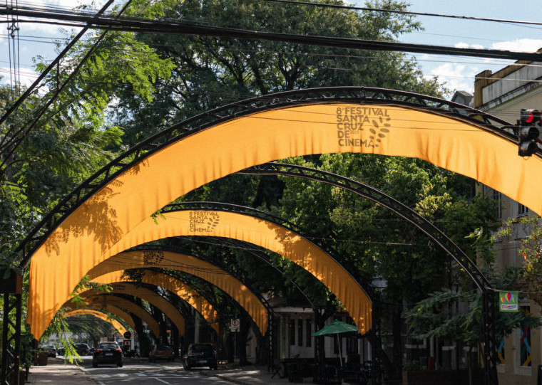 Com a cidade decorada para o evento, mostra vai reunir curtas-metragens de oito estados e do exterior