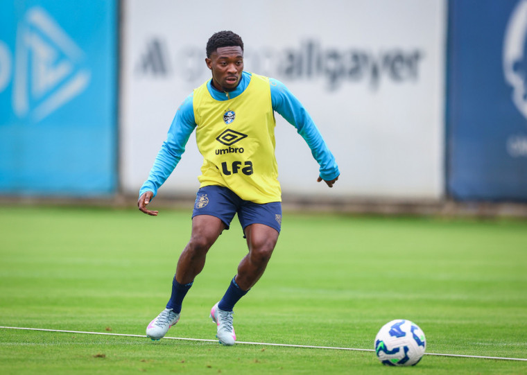 Totalmente recuperado dos problemas estomacais, Amuzu se candidata a uma vaga na equipe