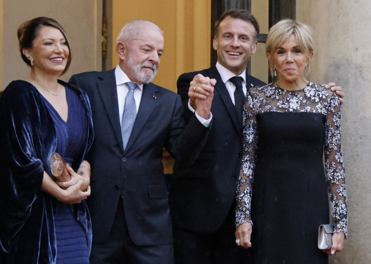 Lula e Janja foram recebidos por Macron e Brigitte no Palácio Eliseu