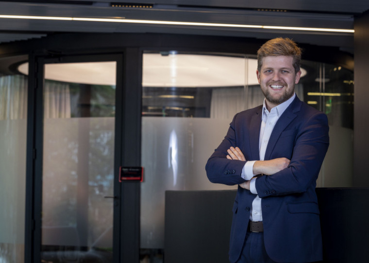 De acordo com o executivo, um dos objetivos é ampliar o acesso da população a produtos financeiros mais rentáveis