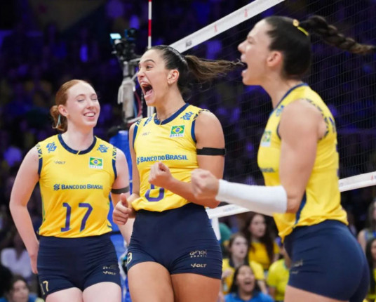 Brasil vence a França e encaminha vaga nas oitavas do Mundial de vôlei