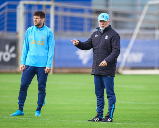 Janela de transferência do Grêmio se encaminha com apenas um reforço