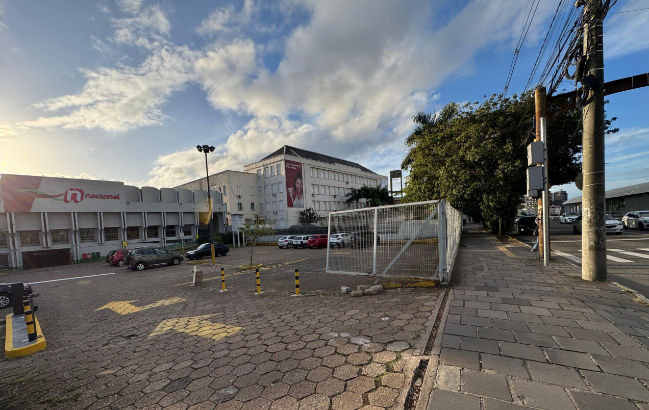 Loja na avenida Teresópolis tem lojinhas que devem se mudar, após o fechamento até 29 de junho | PATRÍCIA COMUNELLO/ESPECIAL/JC