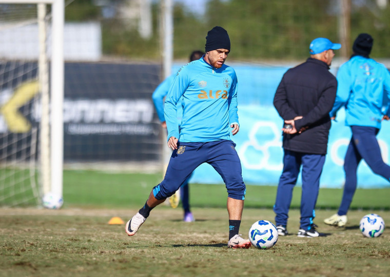 Cuellar treinou com o restante do grupo e está em processo final de recuperação