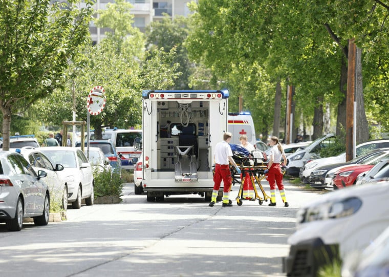 Autoridades disseram que ainda estavam reunindo detalhes sobre a cena do crime