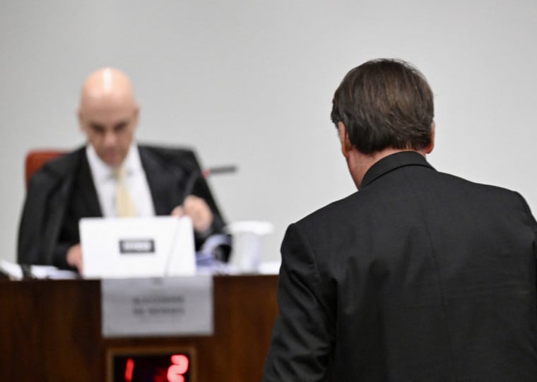 A advertência foi feita após Bolsonaro publicar nas suas redes sociais links de entrevistas concedidas nos últimos dias à imprensa