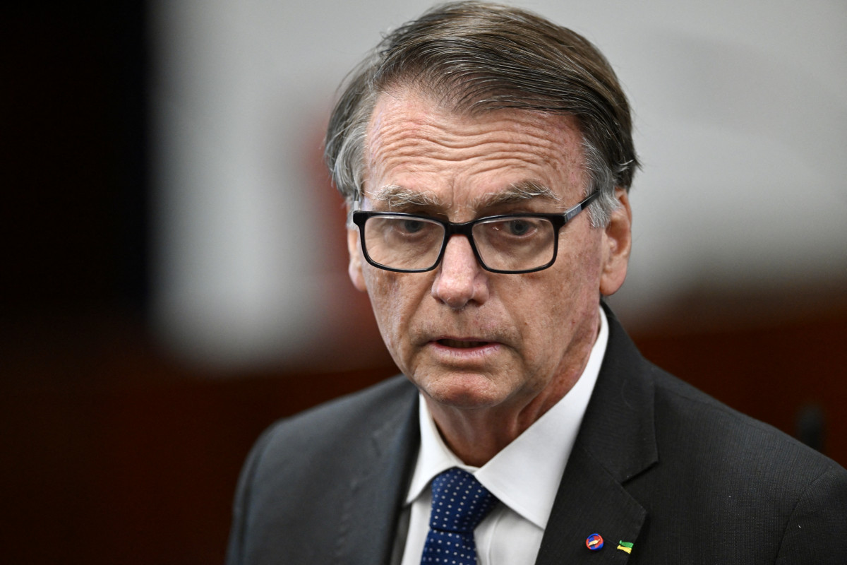 Bolsonaro tem boa evolução clínica e segue internado para reabilitação, diz boletim médico