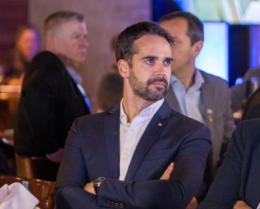 Governo gaúcho recua e não irá destinar recursos para escola de samba carioca