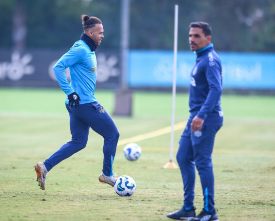 Grêmio enfrenta o Corinthians almejando terceira vitória seguida no Brasileirão