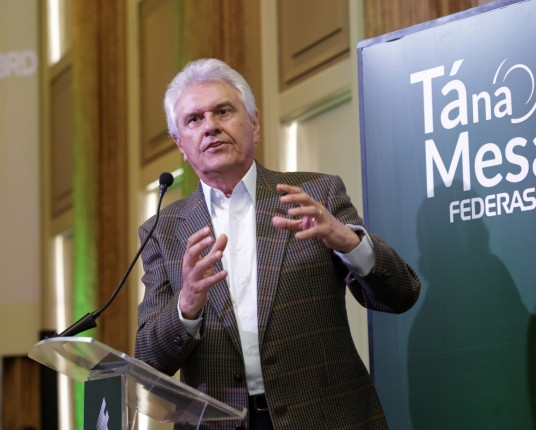 De olho em 2026, Caiado aposta em múltiplas candidaturas do centro e da direita ao Planalto para vencer o PT