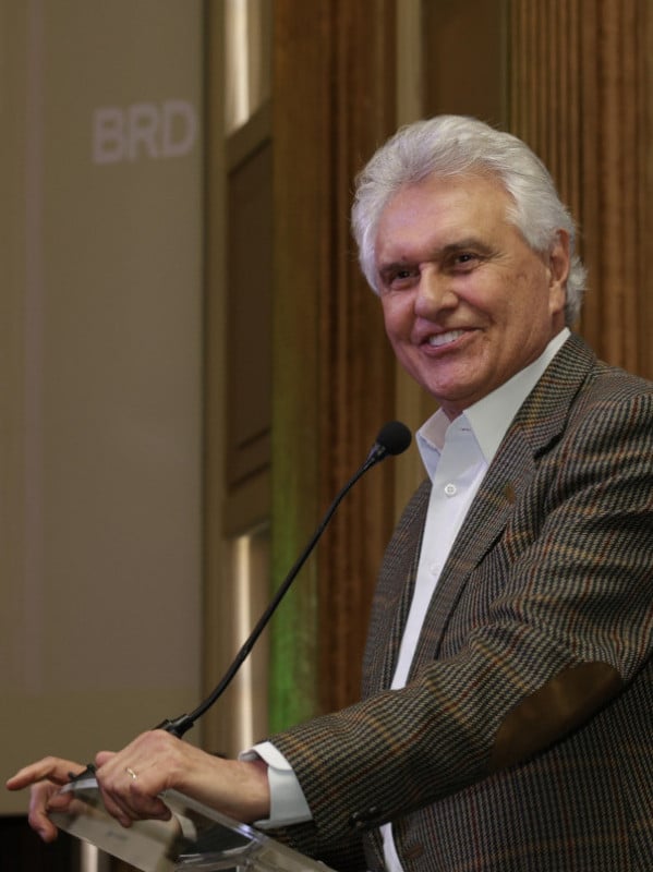 Onze governadores renunciam para disputar eleições de outubro