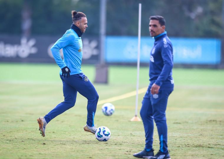 Braithwaite deve comandar o ataque em busca de manter evolução