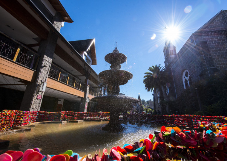 Em Gramado, onde há a Fonte do Amor Eterno, rede hoteleira tem 85% dos leitos reservados até o dia 15