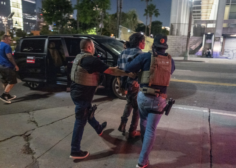 Pelo menos 25 pessoas já foram presas após toque de recolher
