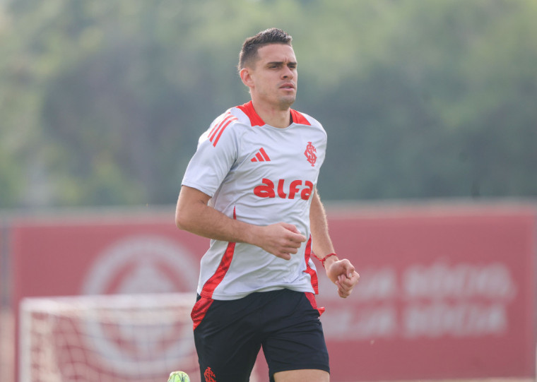 Atacante brigará por titularidade contra o Galo 