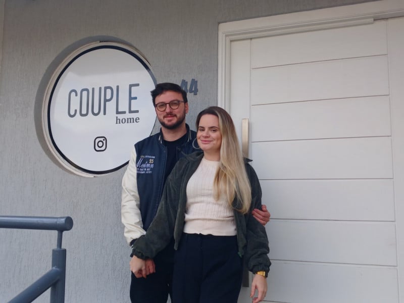 Thaisi Flugrath e Andreos Reis est&atilde;o &agrave; frente do Couple Home Studio Foto: SARAH OLIVEIRA/ESPECIAL/JC