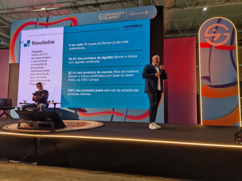 Henry Costa, consultor da Renner, e Eduardo Ferlauto, diretor de sustentabilidade, na Gramado Summit Foto: JÚLIA FERNANDES/ESPECIAL/JC