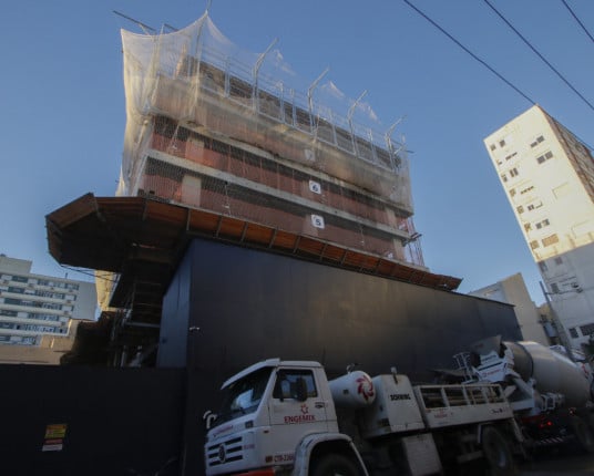 Estoque de imóveis novos reduz em Porto Alegre; vendas mantêm estabilidade