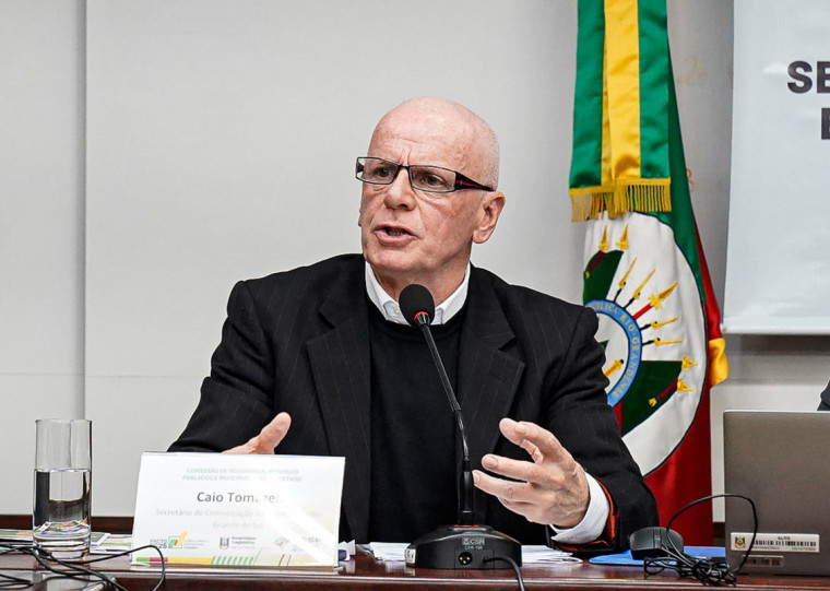 Titular da pasta responsável pelo vídeo, Caio Tomazeli prestou esclarecimentos na Assembleia