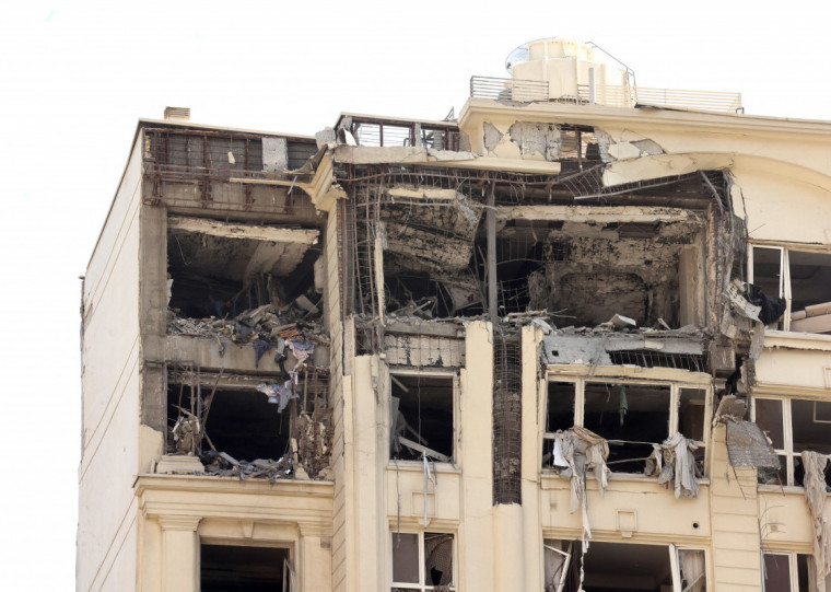 O governo de Tel Aviv fez o primeiro ataque contra o programa nuclear do rival na madrugada desta quinta-feira (12)