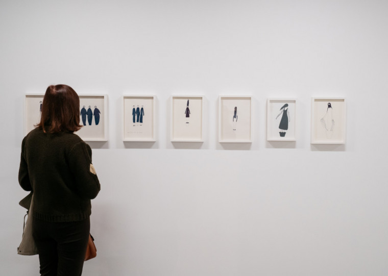 A pele da planta, última exposição planejada pela artista brasileira Brígida Baltar, está disponível para visitação gratuita no Instituto Ling