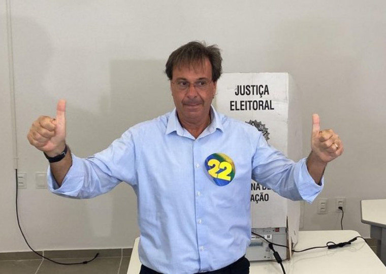 A suspeita é que Machado tenha atuado para obter a expedição de um passaporte português em favor de Mauro Cid