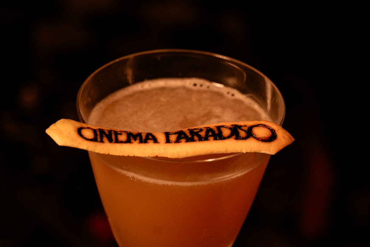 A carta de drinks é um dos pontos altos da casa. Além de uma seleção de clássicos, há drinks autorais | BÁRBARA RIBEIRO/CINEMA PARADISO/DIVULGAÇÃO/JC