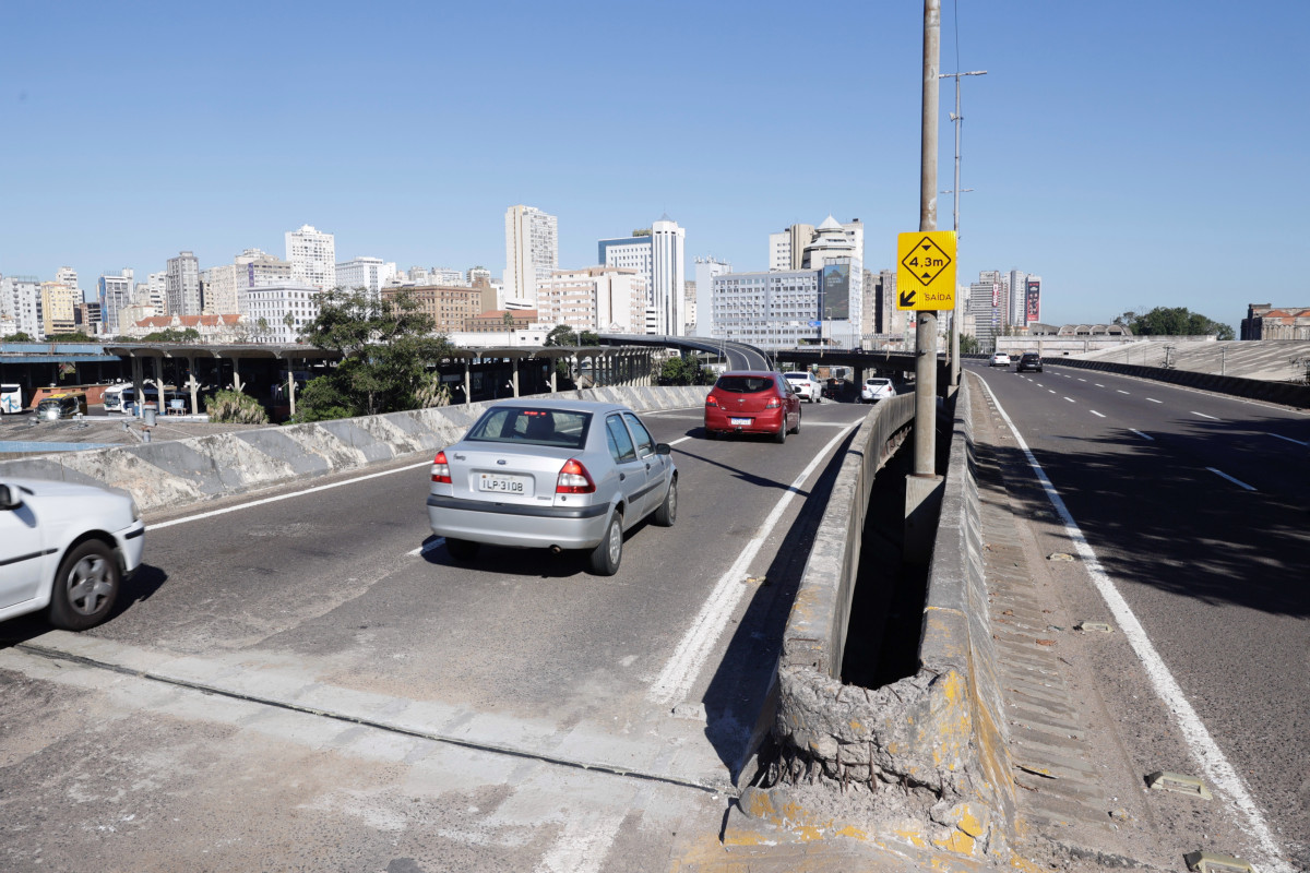 &Eacute; poss&iacute;vel ver a marca do reparo no asfalto | T&acirc;nia Meinerz/JC