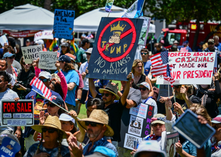 Atos ocorrem em diversos pontos do pa&iacute;s