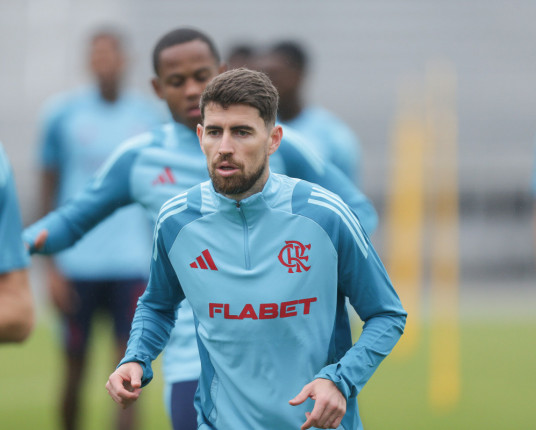 Flamengo estreia no Super Mundial rememorando confronto de 32 anos