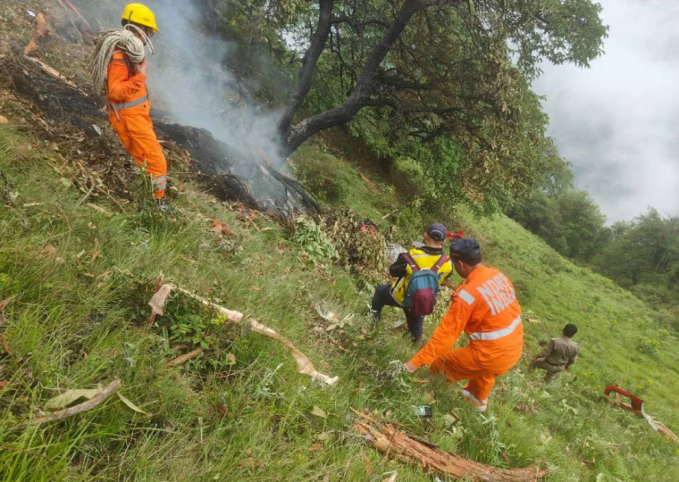Um helicóptero caiu no início deste domingo, 15, no estado de Uttarakhand, no norte da Índia, matando sete pessoas a bordo