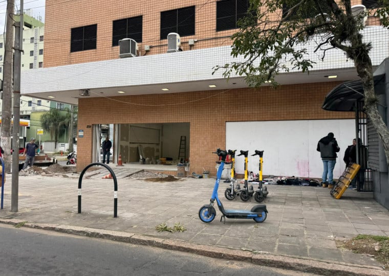 Panvel prepara instalação na esquina da Rua José de Alencar com avenida Getúlio Vargas