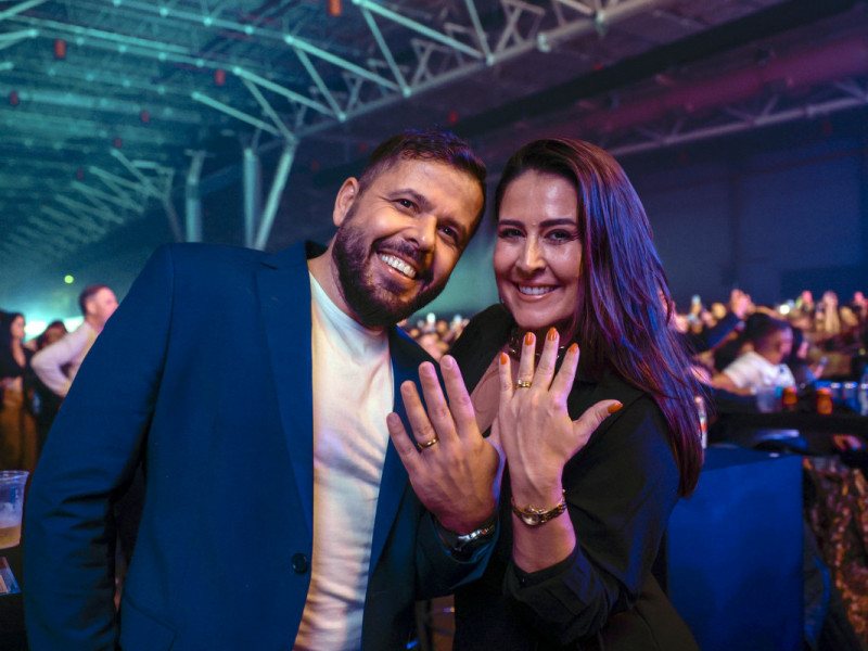 Moises &Aacute;vila e Amanda Nunes realizaram o casamento durante show do Belo | T&Acirc;NIA MEINERZ/JC