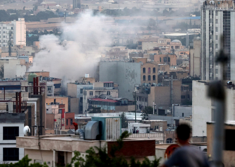 Capital do Ir&atilde; sofre ataques de Israel ao longo desta segunda-feira