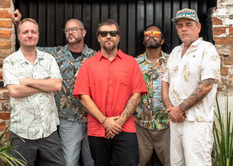 Formada em 1991, o Ultramen se tornou conhecido por sua mistura inusitada e característica de black music, samba rock, reggae e rap