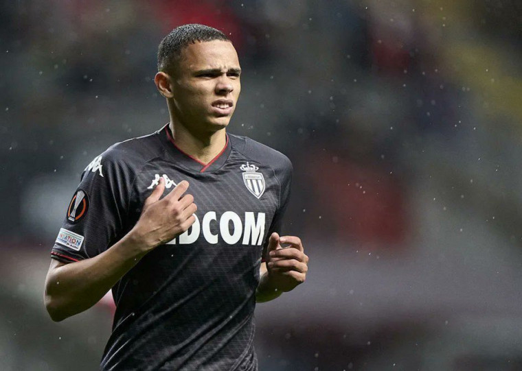 Monaco estipulou o preço em aproximadamente 35 milhões de euros pelo lateral