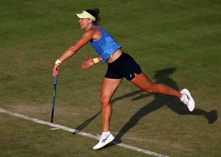 Brasileira segue competindo em Nottingham na chave de duplas com a alemã Laura Siegemund