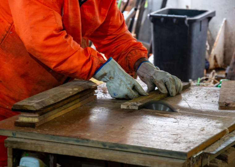 Pelo menos 15 mil apenados realizam atividades e serviços nas penitenciárias, como a construção de itens
